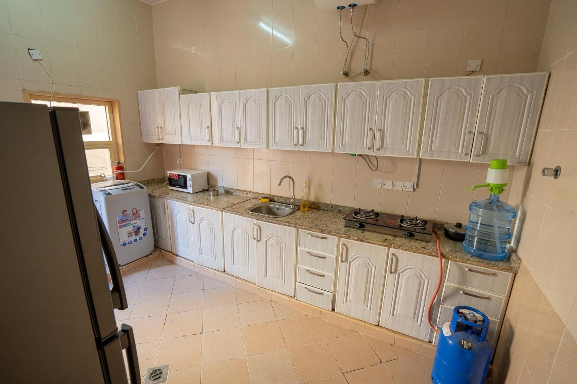 Homestay Tourist Family And Couple Abudhabi Baith Al Jannah Llc Private Family - Attached Washroom - Vl01 *